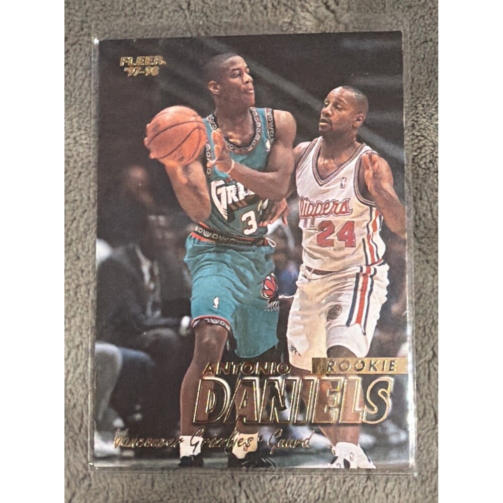 1997-98 Fleer - Rookie Antonio Daniels #219 (RC)